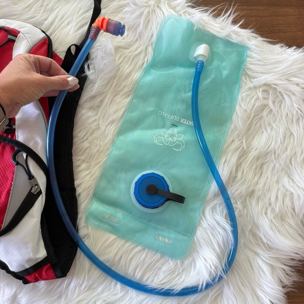 Water Buffalo 2L Hydration Pack Red & White Backpack Day Bladder Bag Unisex Hike - Picture 7 of 8